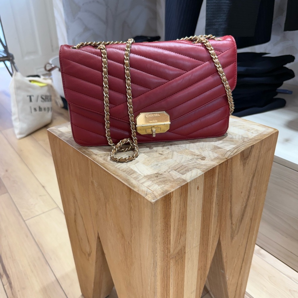 Chanel authentic Chic Red Quilted Shoulder Bag